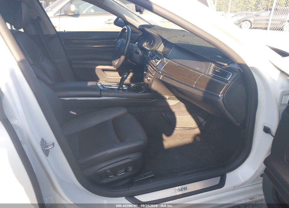 2013 BMW 7 SERIES VIN: WBAYE8C51DD133016