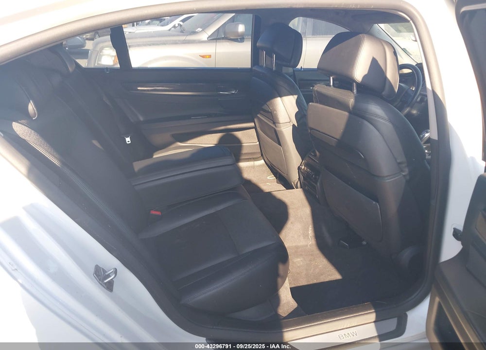 2013 BMW 7 SERIES VIN: WBAYE8C51DD133016