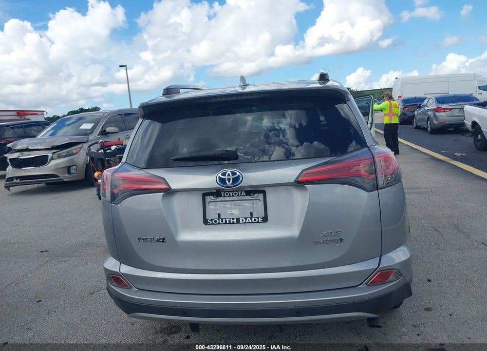 2018 TOYOTA RAV4 HYBRID XLE VIN: JTMRJREV2JD237029