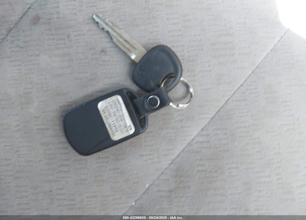 2005 HYUNDAI ELANTRA VIN: KMHDN46D45U197450