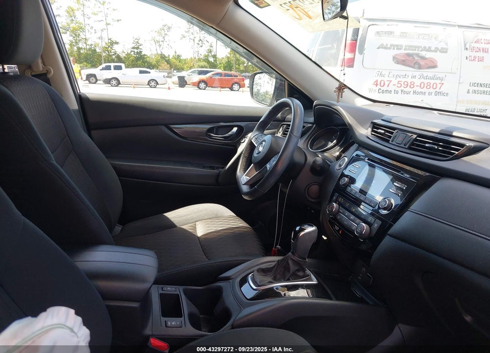 2017 NISSAN ROGUE VIN: 5N1AT2MT3HC884467