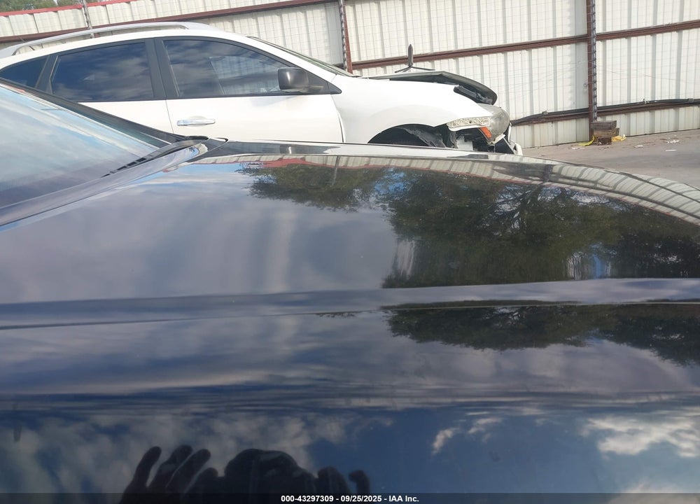 2010 ACURA RL VIN: JH4KB2F61AC001618