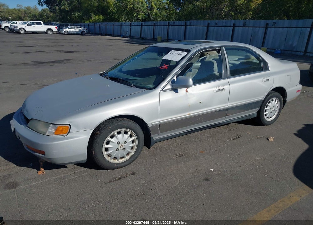 1997 HONDA ACCORD EX VIN: 1HGCD5658VA098666
