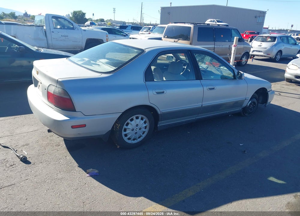 1997 HONDA ACCORD EX VIN: 1HGCD5658VA098666