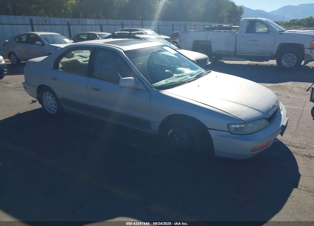 1997 HONDA ACCORD EX VIN: 1HGCD5658VA098666