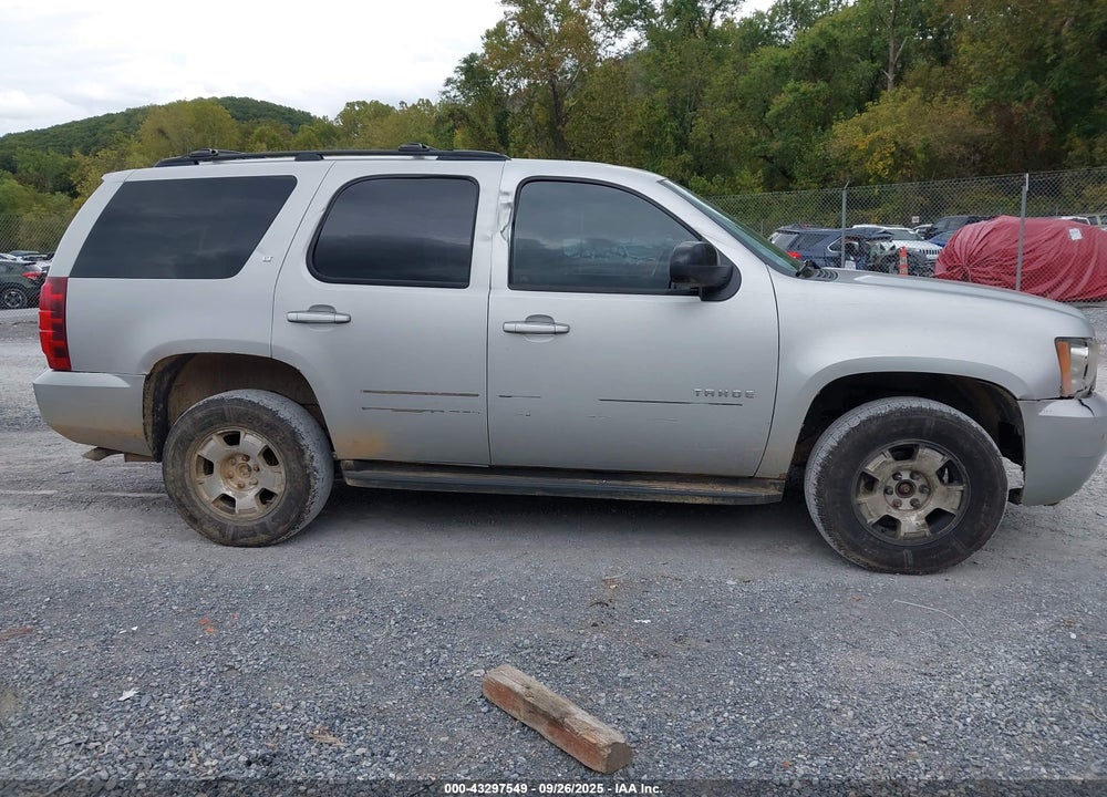 2011 CHEVROLET TAHOE VIN: 1GNSKBE00BR136450