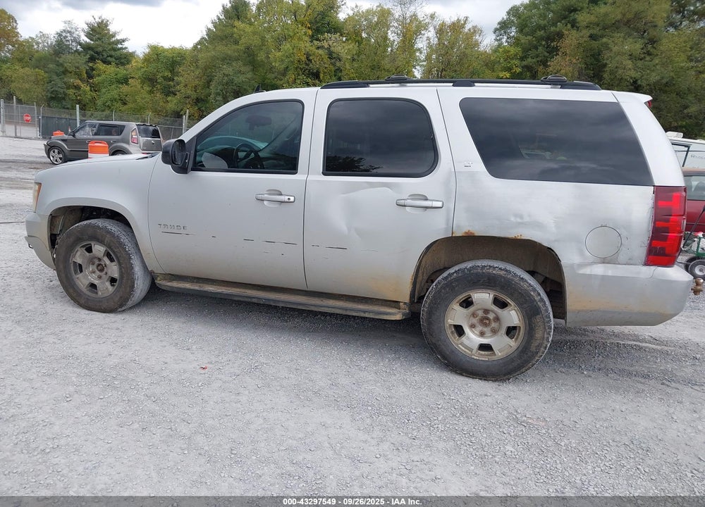 2011 CHEVROLET TAHOE VIN: 1GNSKBE00BR136450