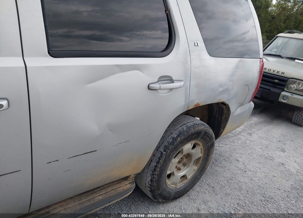 2011 CHEVROLET TAHOE VIN: 1GNSKBE00BR136450