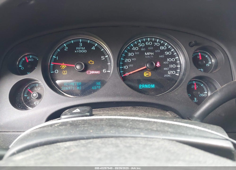 2011 CHEVROLET TAHOE VIN: 1GNSKBE00BR136450