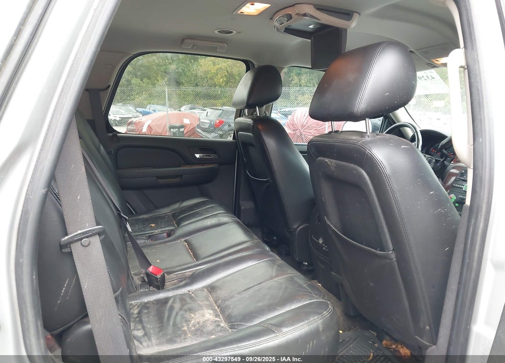 2011 CHEVROLET TAHOE VIN: 1GNSKBE00BR136450