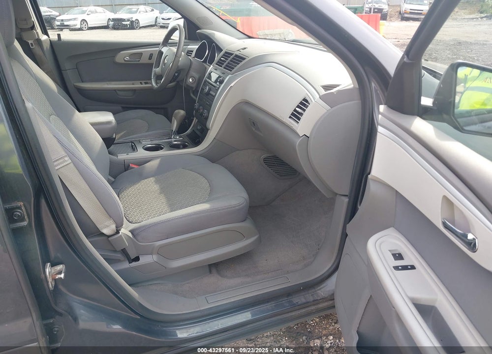 2012 CHEVROLET TRAVERSE LS VIN: 1GNKRFED8CJ404425
