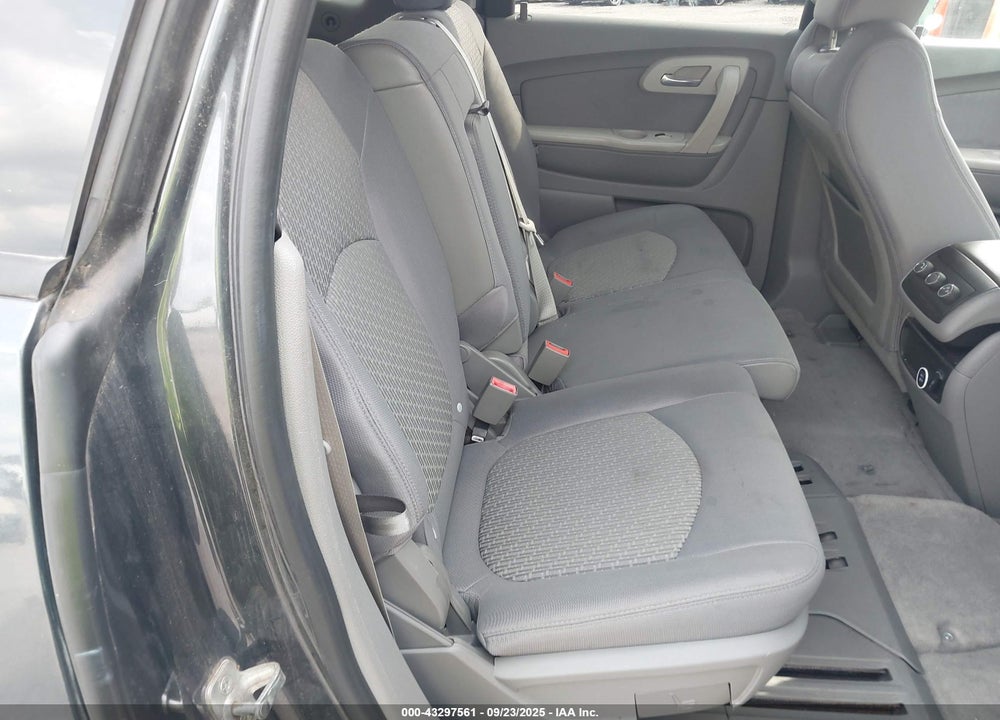 2012 CHEVROLET TRAVERSE LS VIN: 1GNKRFED8CJ404425
