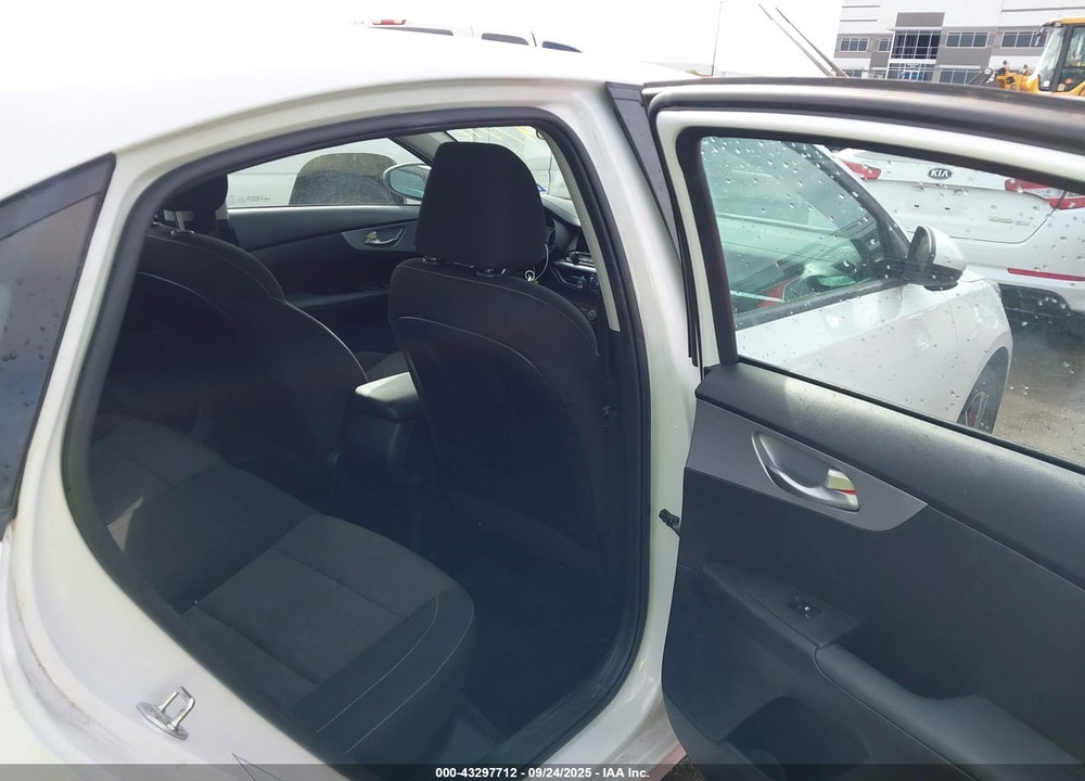 2023 KIA FORTE LXS VIN: 3KPF24AD5PE650070