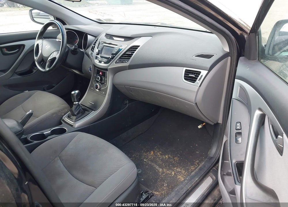 2016 HYUNDAI ELANTRA VIN: KMHDH4AH5GU620492