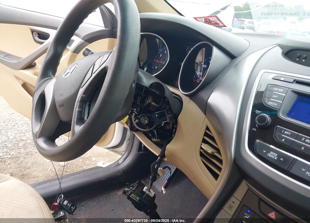 2013 HYUNDAI ELANTRA GLS VIN: 5NPDH4AE9DH373557