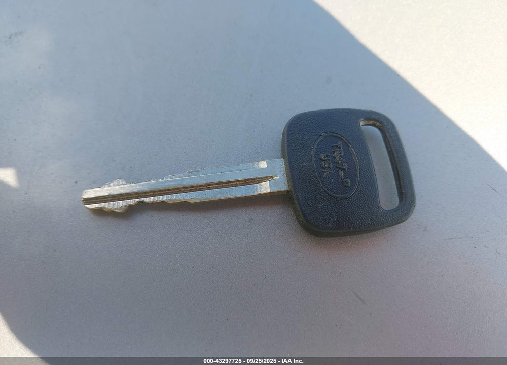 2001 TOYOTA COROLLA CE VIN: 2T1BR12E31C515448