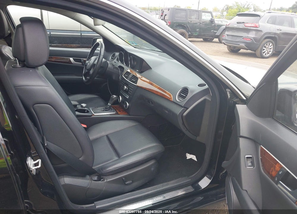 2012 MERCEDES-BENZ C 300 LUXURY 4MATIC VIN: WDDGF8BB6CR228097