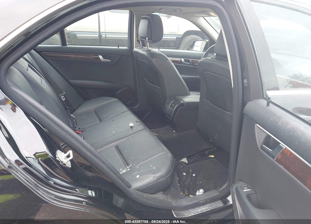 2012 MERCEDES-BENZ C 300 LUXURY 4MATIC VIN: WDDGF8BB6CR228097