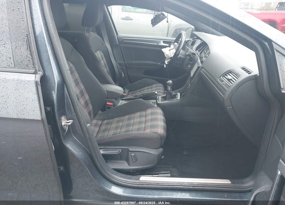 2018 VOLKSWAGEN GOLF VIN: 3VW547AU0JM288912