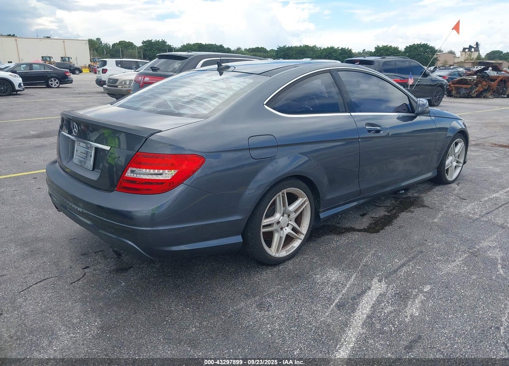 2013 MERCEDES-BENZ C CLASS VIN: WDDGJ4HB1DF945492