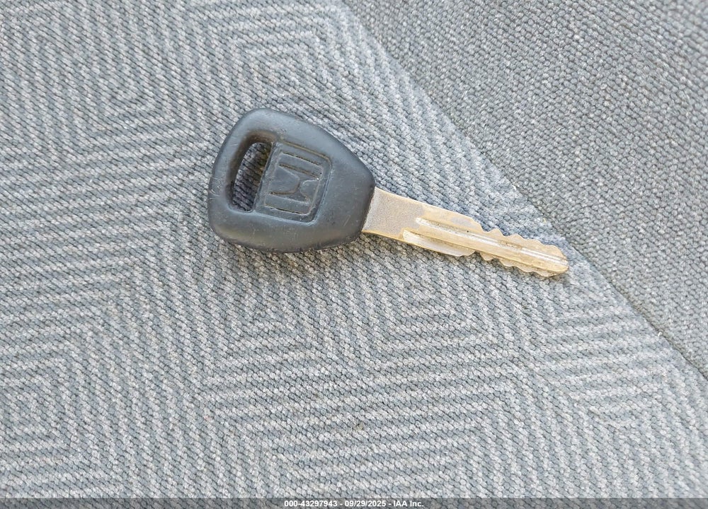 2001 HONDA CIVIC LX VIN: 1HGES15531L016978