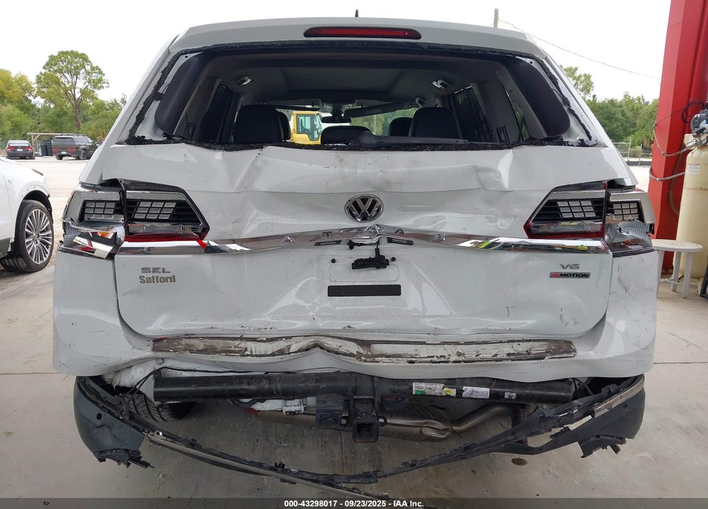2018 VOLKSWAGEN ATLAS VIN: 1V2NR2CA0JC502243