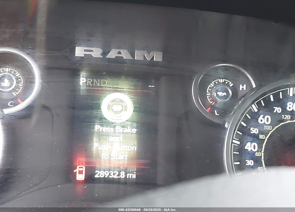 2024 RAM 3500 BIG HORN  4X4 8' BOX VIN: 3C63RRHL6RG307663