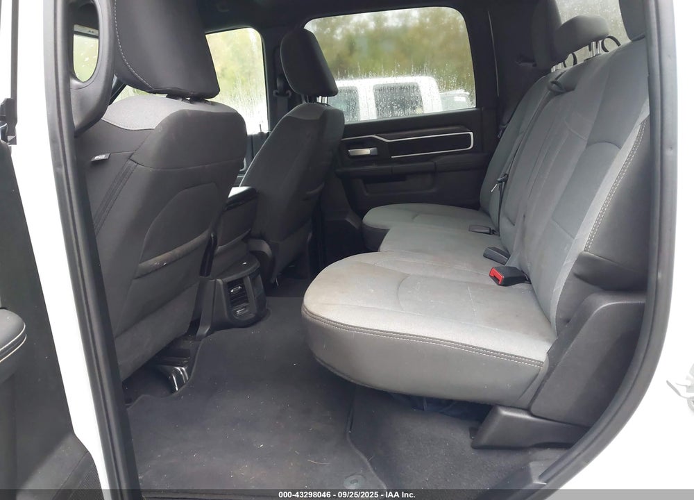 2024 RAM 3500 BIG HORN  4X4 8' BOX VIN: 3C63RRHL6RG307663