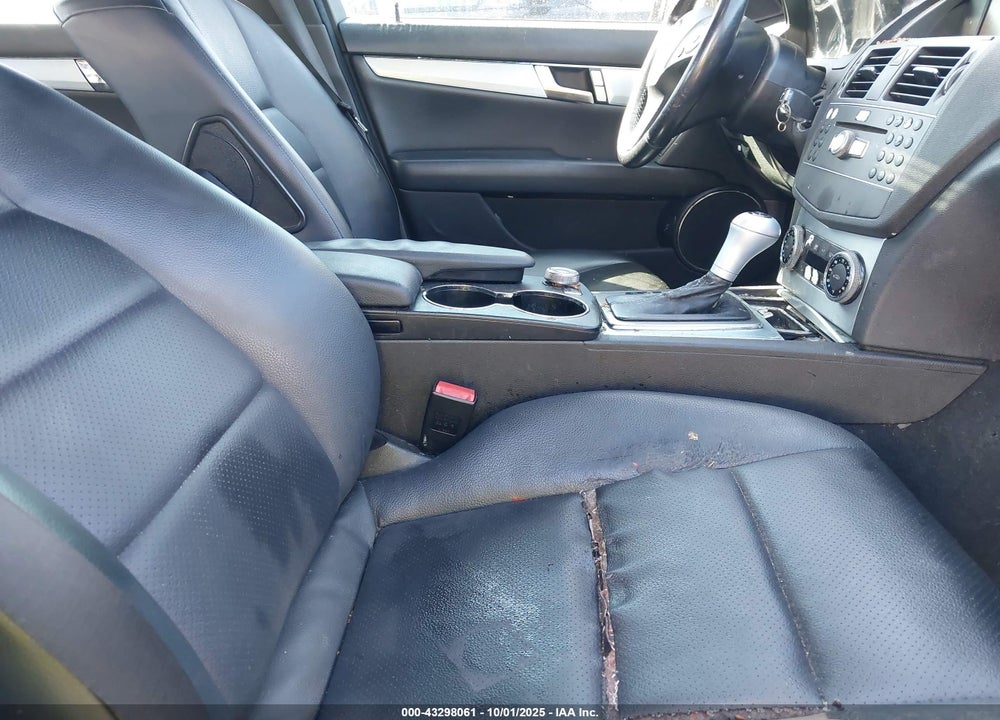 2011 MERCEDES-BENZ C 300 SPORT VIN: WDDGF5EB5BA520475