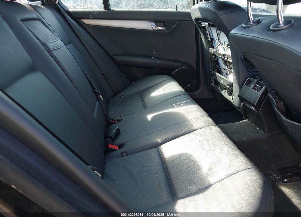 2011 MERCEDES-BENZ C 300 SPORT VIN: WDDGF5EB5BA520475