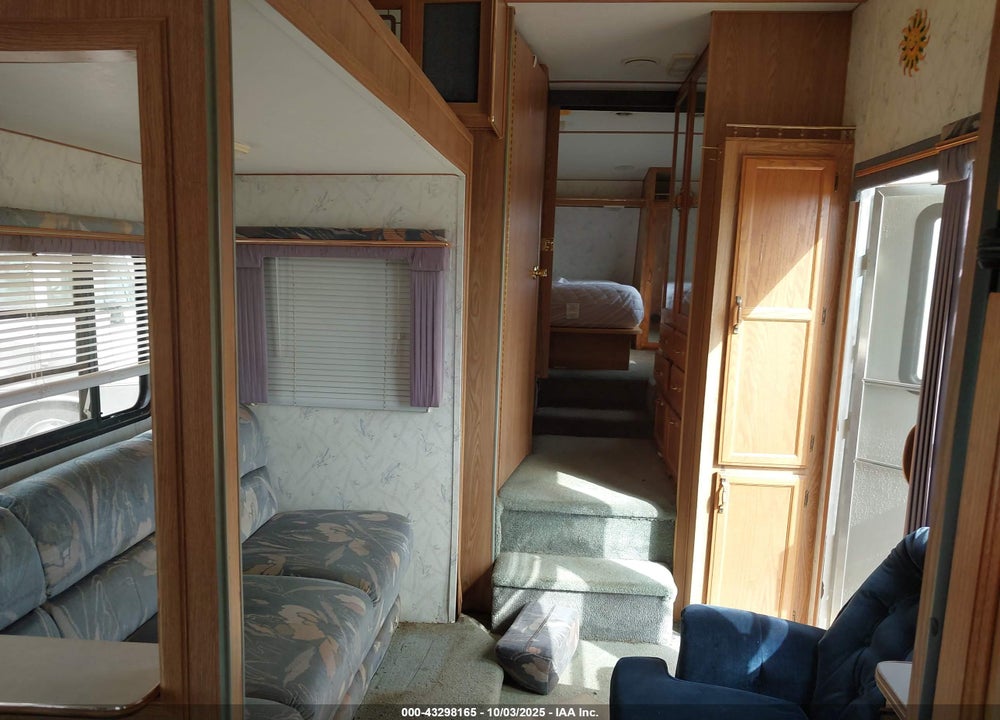 1996 KOMFORT 32' 5TH WHEEL/GOOSENECK VIN: 1K53KFM29T1016291