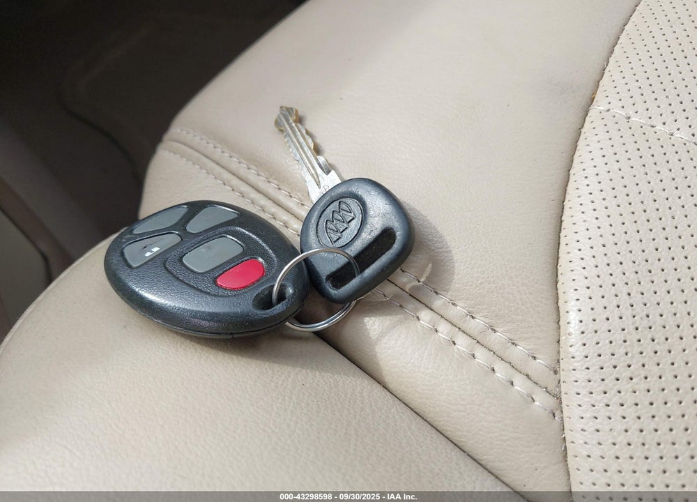 2008 BUICK ENCLAVE CXL VIN: 5GAEV237X8J160213
