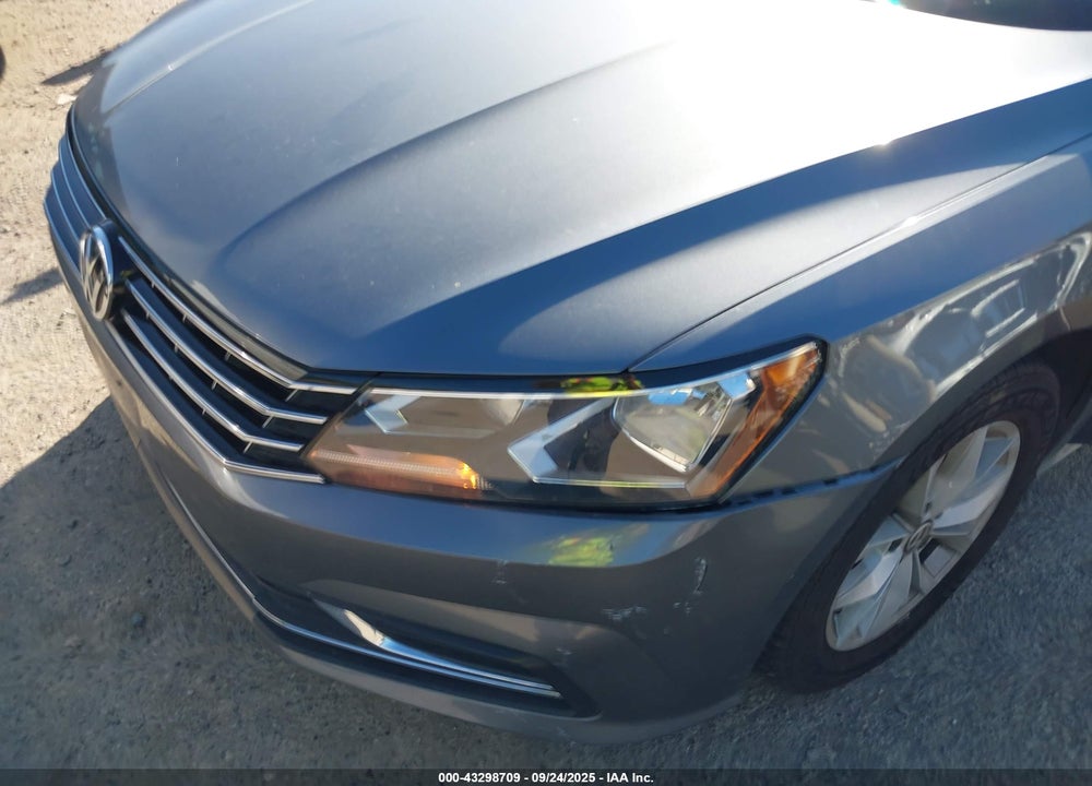 2016 VOLKSWAGEN PASSAT VIN: 1VWAT7A39GC040676