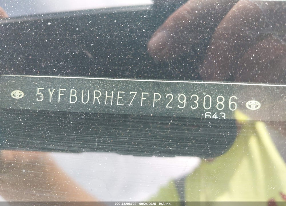 2015 TOYOTA COROLLA VIN: 5YFBURHE7FP293086