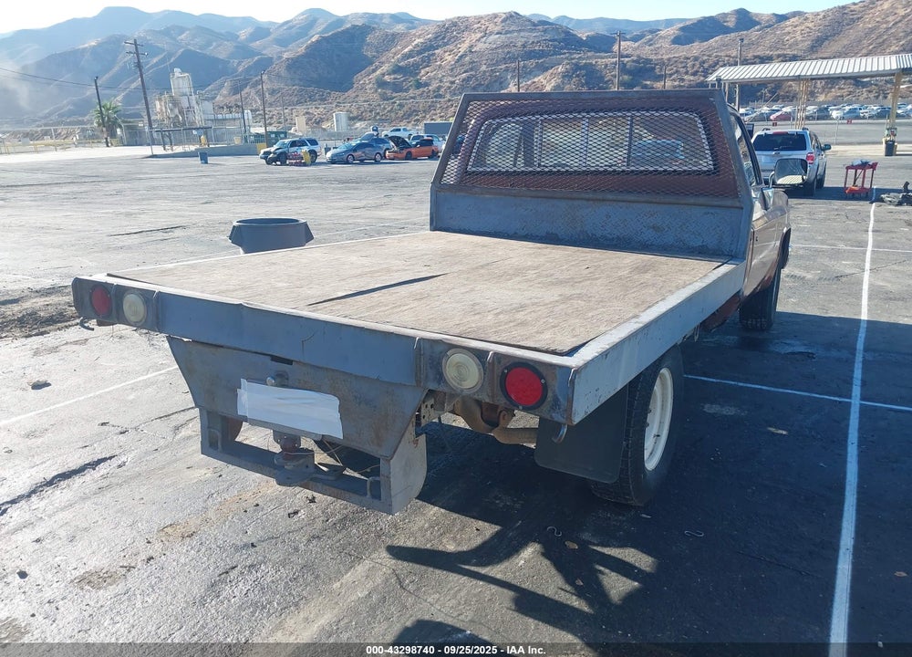 1983 CHEVROLET C20 VIN: 1GCGC24J6DJ102908