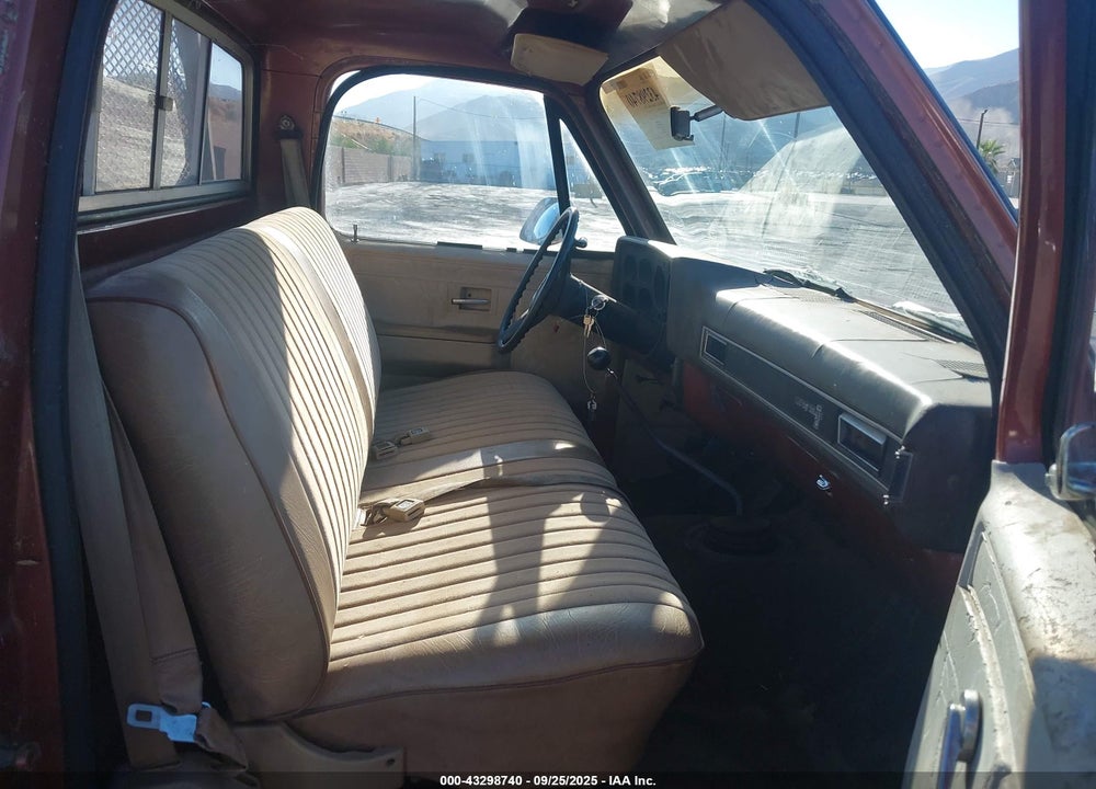 1983 CHEVROLET C20 VIN: 1GCGC24J6DJ102908
