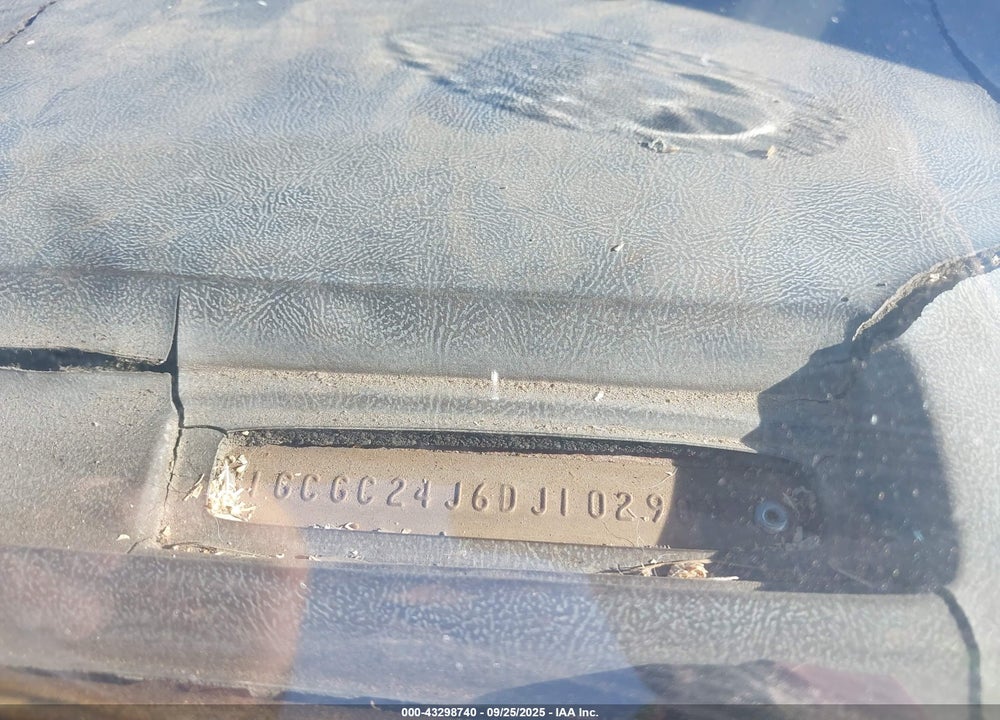 1983 CHEVROLET C20 VIN: 1GCGC24J6DJ102908