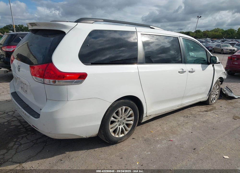 2013 TOYOTA SIENNA XLE V6 8 PASSENGER VIN: 5TDYK3DCXDS285540