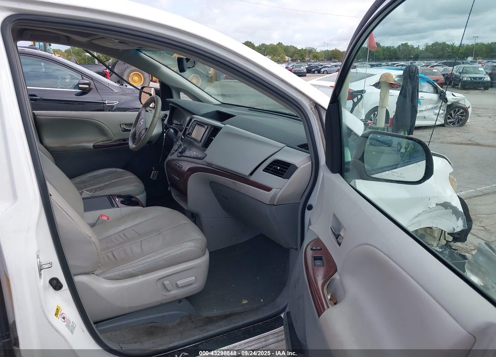 2013 TOYOTA SIENNA XLE V6 8 PASSENGER VIN: 5TDYK3DCXDS285540