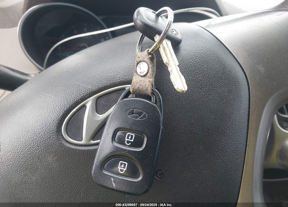 2010 HYUNDAI TUCSON GLS VIN: KM8JT3ACXAU050142