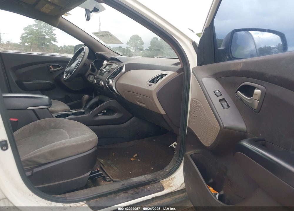 2010 HYUNDAI TUCSON GLS VIN: KM8JT3ACXAU050142