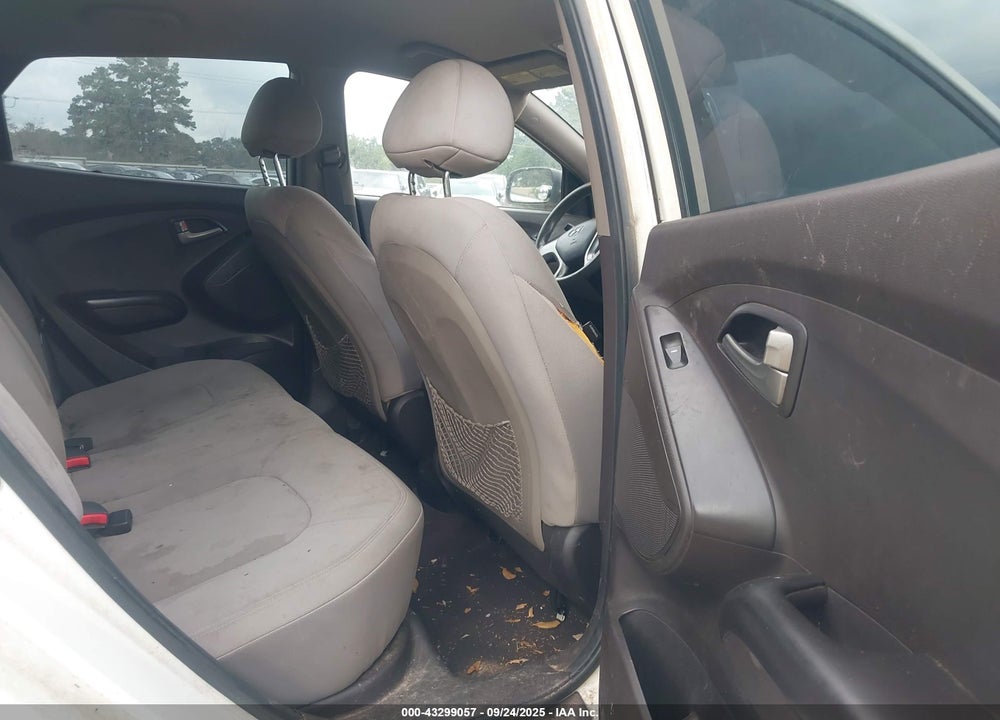 2010 HYUNDAI TUCSON GLS VIN: KM8JT3ACXAU050142