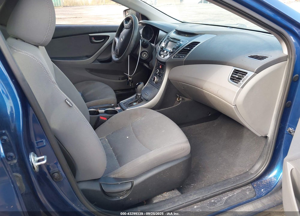 2015 HYUNDAI ELANTRA VIN: 5NPDH4AE5FH585343