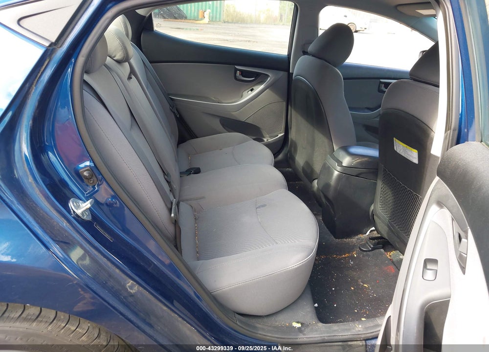 2015 HYUNDAI ELANTRA VIN: 5NPDH4AE5FH585343