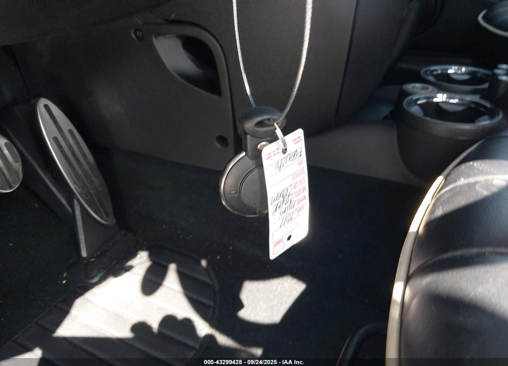 2011 MINI JOHN COOPER WORKS VIN: WMWZP9C5XBTZ80611