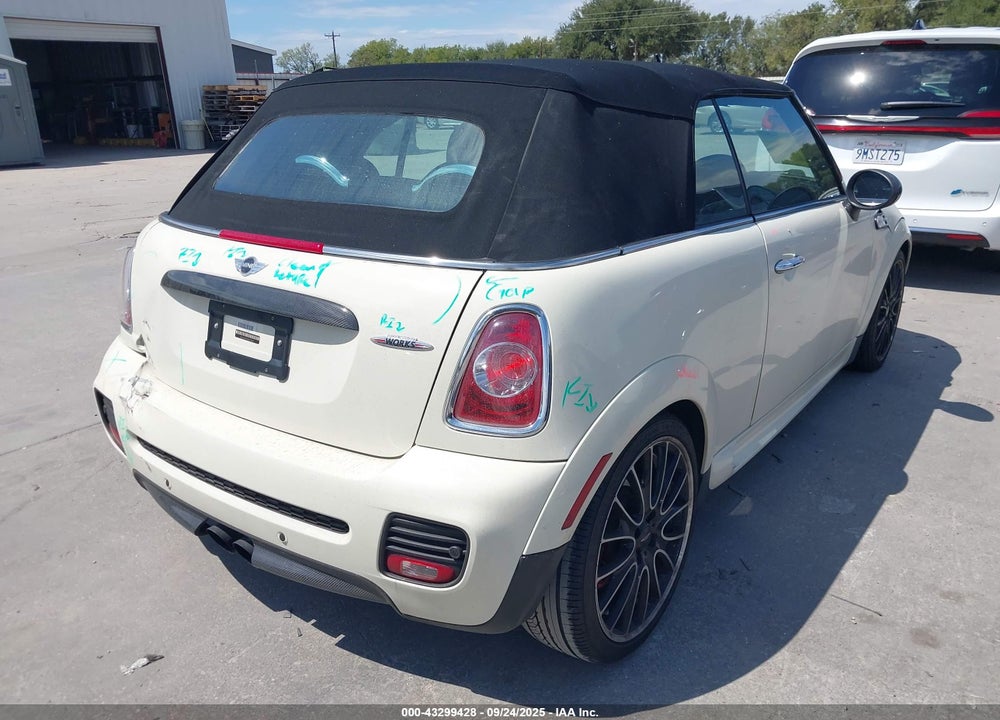 2011 MINI JOHN COOPER WORKS VIN: WMWZP9C5XBTZ80611
