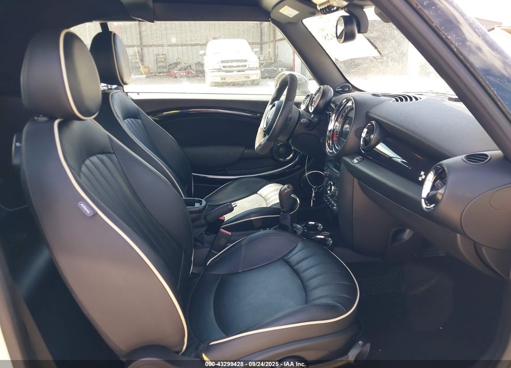 2011 MINI JOHN COOPER WORKS VIN: WMWZP9C5XBTZ80611