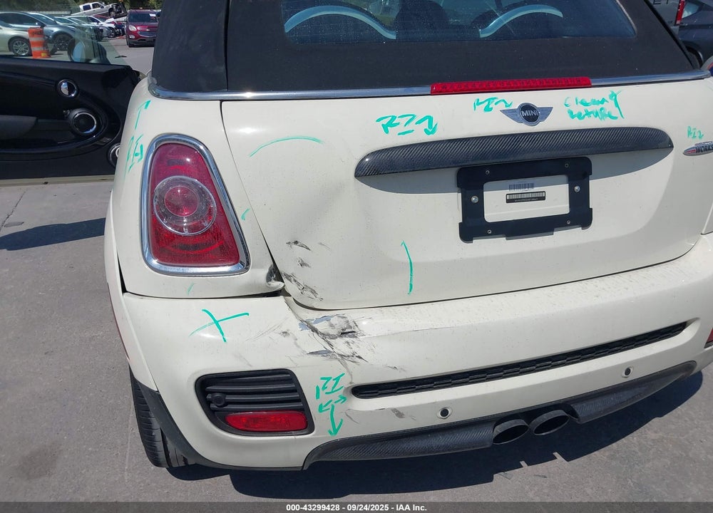 2011 MINI JOHN COOPER WORKS VIN: WMWZP9C5XBTZ80611