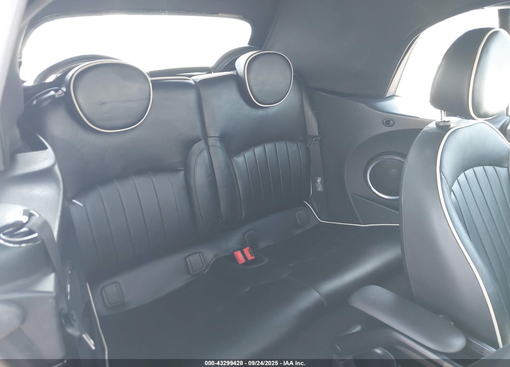 2011 MINI JOHN COOPER WORKS VIN: WMWZP9C5XBTZ80611