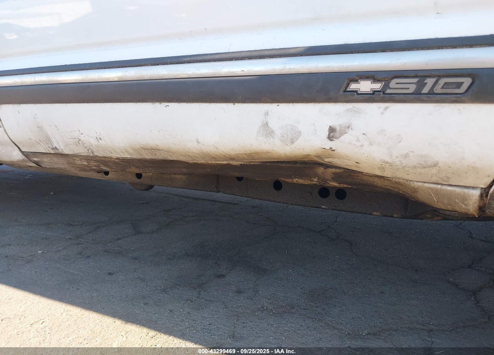 2001 CHEVROLET S-10 LS VIN: 1GCCS195718131683